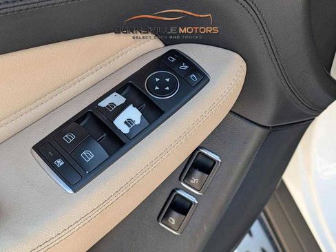 Used 2010 Mercedes-Benz C 300 Sport image 44