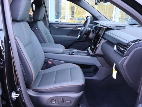 Used 2025 GMC Acadia AT4 w/ LPO, Floor Liner Package AWD/4WD image 19
