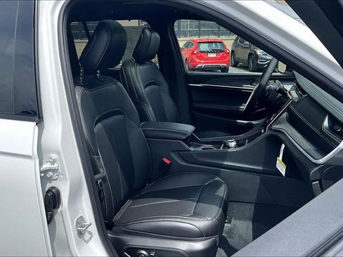 New 2025 Jeep Grand Cherokee Limited w/ Luxury Tech Group II image 8