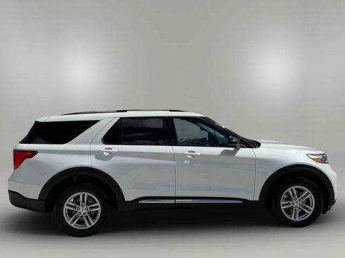 Used 2023 Ford Explorer XLT w/ Equipment Group 202A AWD/4WD image 8