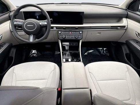 Used 2025 Hyundai Tucson SE image 14