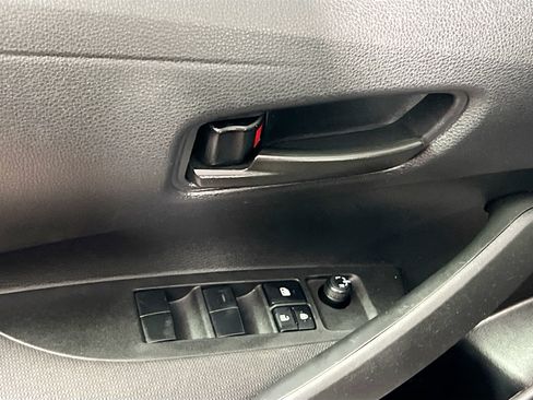 Used 2022 Toyota Corolla LE FWD image 16
