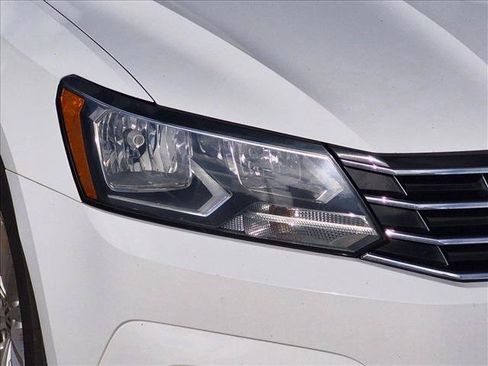 Used 2016 Volkswagen Passat 1.8T SE FWD image 3