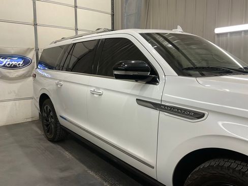 Used 2023 Lincoln Navigator L Reserve image 4
