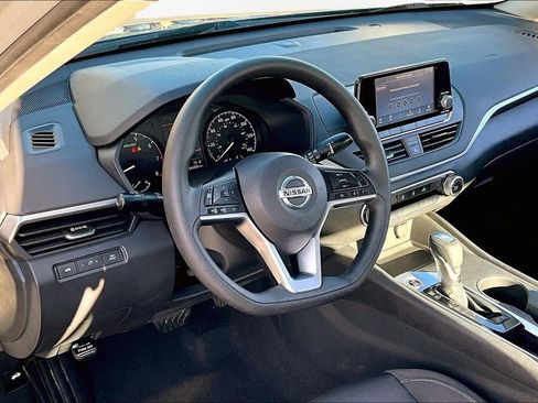 Used 2022 Nissan Altima 2.5 S image 14