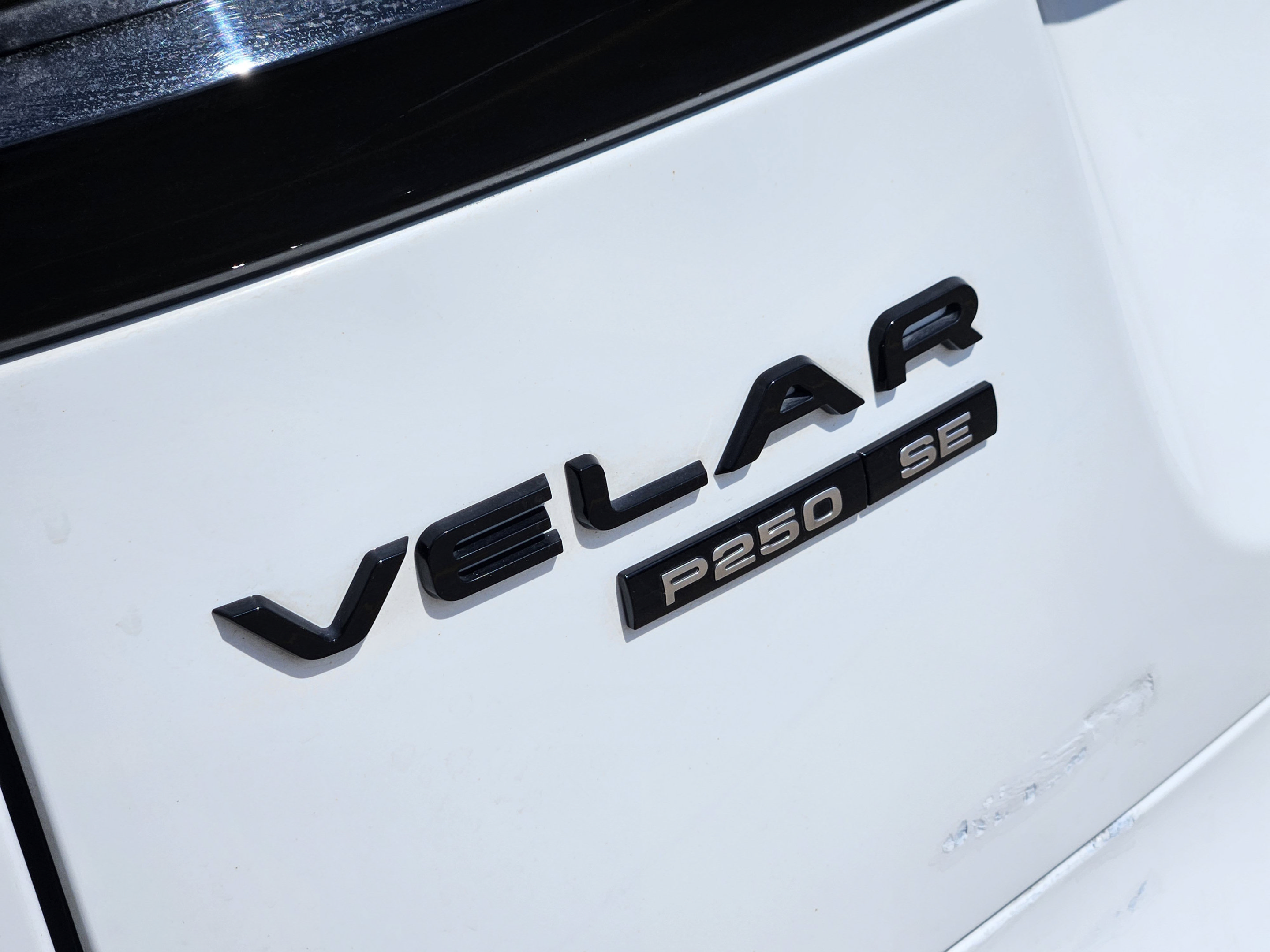 Used 2018 Land Rover Range Rover Velar R-Dynamic SE AWD/4WD image 25