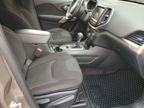 Used 2017 Jeep Cherokee Latitude w/ Safety/Convenience Group image 21