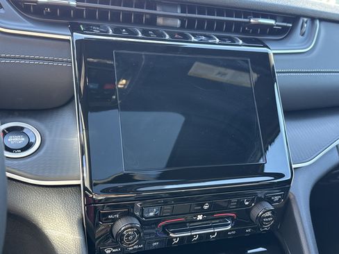 New 2025 Jeep Grand Cherokee L Laredo w/ Luxury Tech Group I image 35