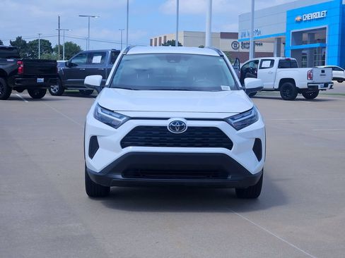 Used 2024 Toyota RAV4 XLE FWD image 2