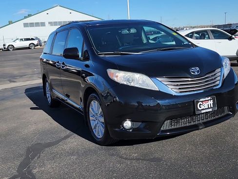 Used 2016 Toyota Sienna XLE image 4
