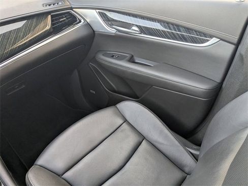 Used 2022 Cadillac XT6 Premium Luxury w/ Technology Package image 19