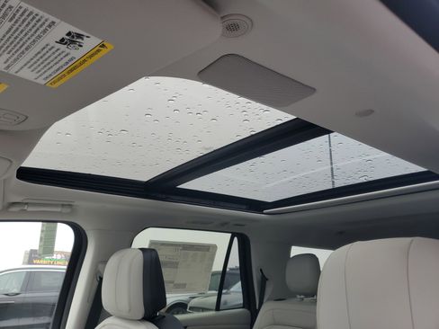 New 2026 Lincoln Navigator Reserve image 11