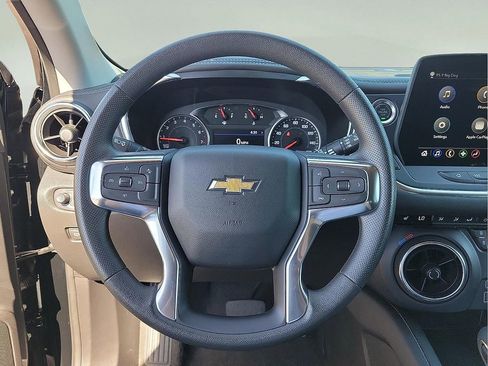 Used 2025 Chevrolet Blazer LT FWD image 19