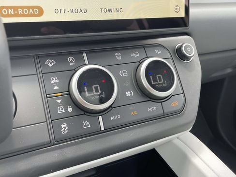 New 2026 Land Rover Defender 110 X-Dynamic SE AWD/4WD image 28