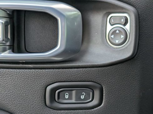 Used 2021 Jeep Wrangler Unlimited Sahara AWD/4WD image 35