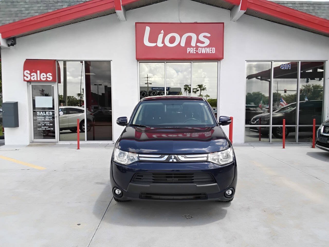 Used 2014 Mitsubishi Outlander SE AWD/4WD image 1