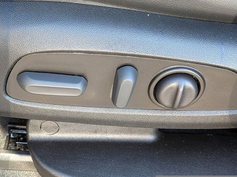 Used 2023 Chevrolet Traverse LT image 23