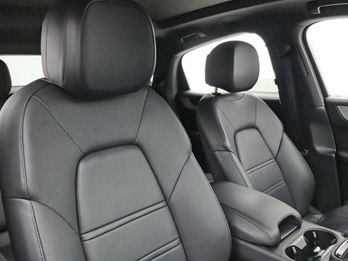 Used 2024 Porsche Cayenne Coupe AWD/4WD image 28