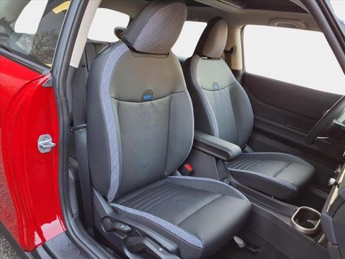 Certified 2025 MINI Cooper 2-Door Hardtop image 8