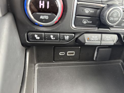 Used 2023 Chevrolet Suburban Premier w/ Advanced Technology Package image 26