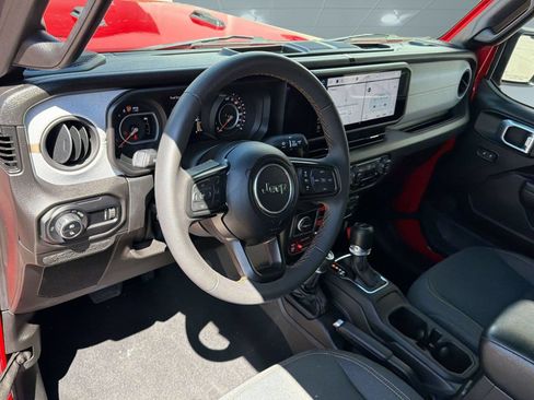 Used 2024 Jeep Gladiator Sport AWD/4WD image 3