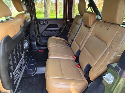 Used 2021 Jeep Wrangler Unlimited Rubicon w/ Dual Top Group AWD/4WD image 17