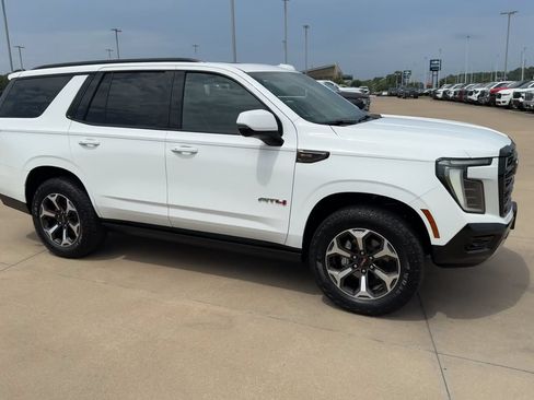 Used 2025 GMC Yukon AT4 Ultimate AWD/4WD image 3