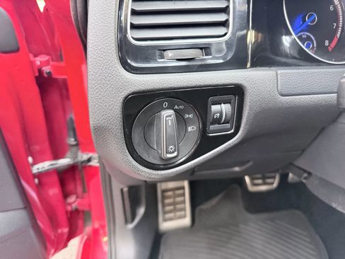 Used 2016 Volkswagen Golf 4-Door image 12