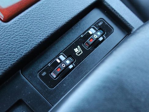 Used 2011 Lexus RX 450h AWD image 32