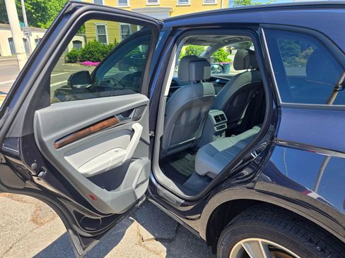Used 2019 Audi Q5 2.0T Premium Plus w/ Premium Plus Package AWD/4WD image 8