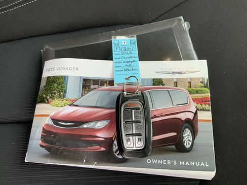 Used 2023 Chrysler Voyager LX image 60