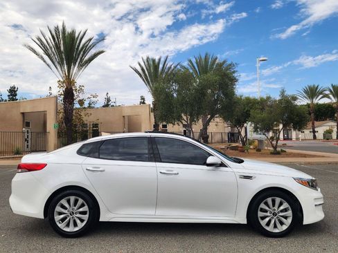 Used 2017 Kia Optima EX w/ Premium Package FWD image 8
