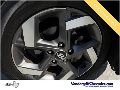 Used 2025 Hyundai Venue SEL FWD image 9
