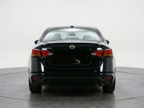 Used 2025 Nissan Altima 2.5 SV FWD image 7
