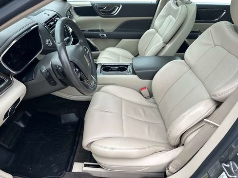 Used 2017 Lincoln Continental Select w/ Climate Package AWD/4WD image 18