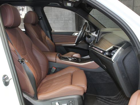 Used 2025 BMW X5 xDrive40i w/ M Sport Package image 50