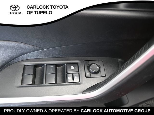 Used 2019 Toyota RAV4 LE FWD image 13