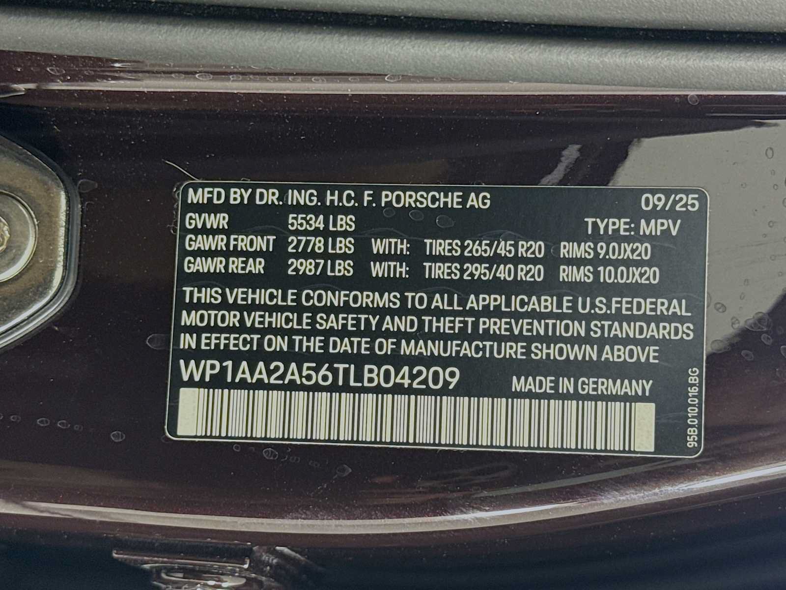 Certified 2026 Porsche Macan AWD/4WD image 33