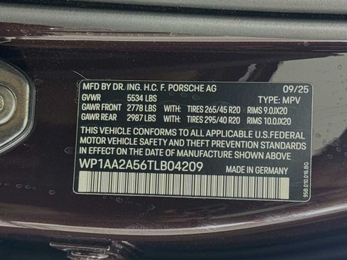 Certified 2026 Porsche Macan AWD/4WD image 33