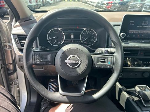 Used 2023 Nissan Rogue SV FWD image 21