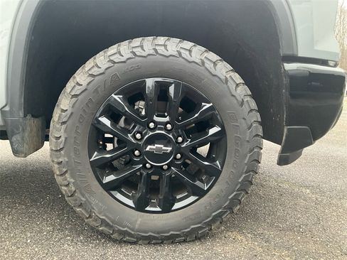 Used 2025 Chevrolet Silverado 2500 Custom w/ Custom Value Package image 9