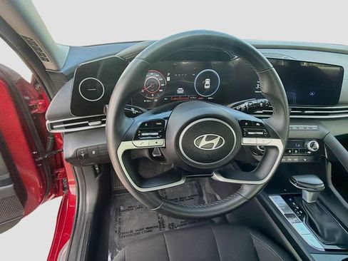 Certified 2025 Hyundai Elantra SEL FWD image 11