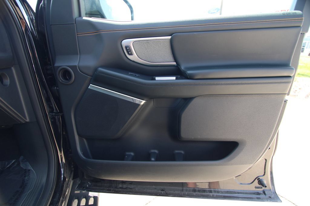Used 2025 Ford Expedition Tremor AWD/4WD image 42