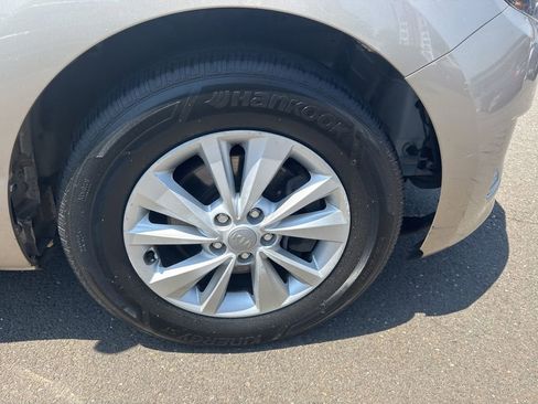 Used 2017 Kia Sedona LX FWD image 23