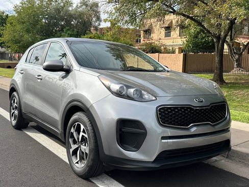 Used 2021 Kia Sportage LX image 2
