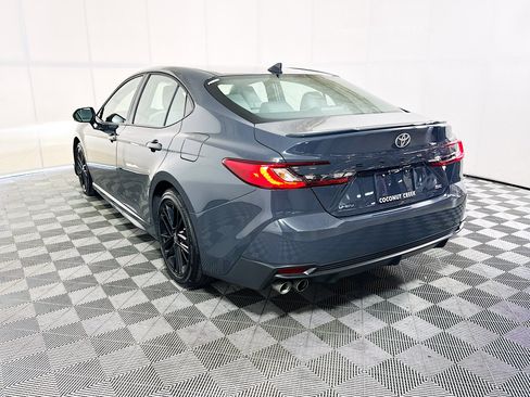 Used 2025 Toyota Camry SE FWD image 5