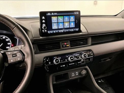 Used 2024 Honda Pilot TrailSport image 7