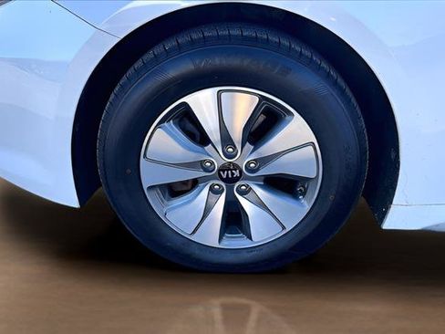 Used 2017 Kia Optima Premium image 5