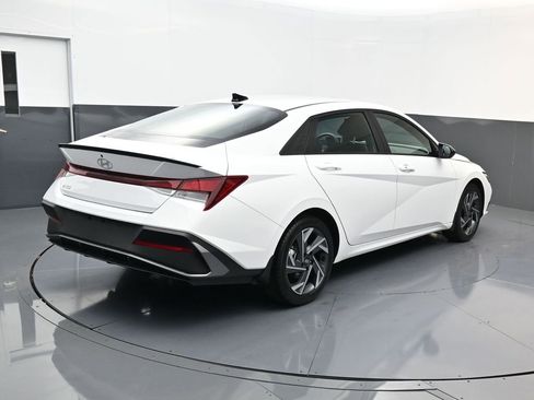 Certified 2025 Hyundai Elantra Sport image 3