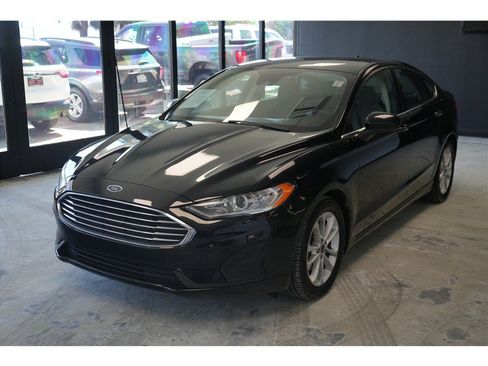 Used 2020 Ford Fusion SE FWD image 3